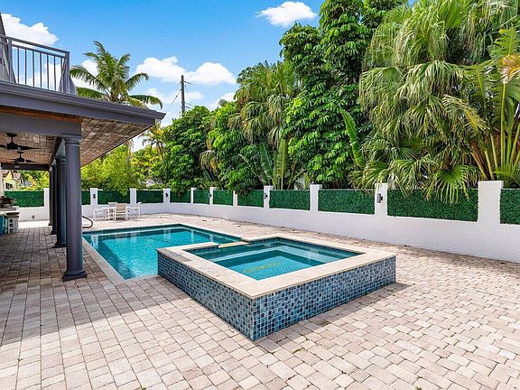 5th image of 811 SE 31st Street