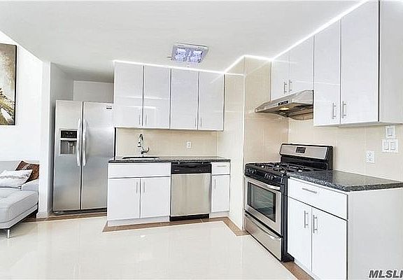 3rd image of 37-20 Prince St Penthouse D