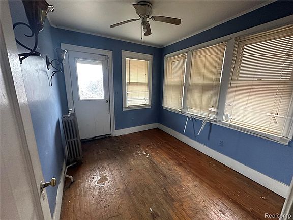 4th image of 2660 Webb St