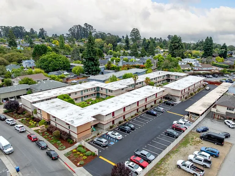 Plum Street Garden Apartments 501 Plum St Capitola, CA 95010 — Photo 17