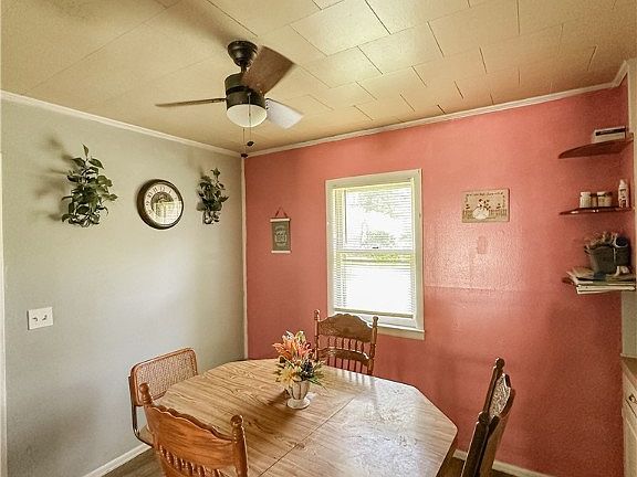 5th image of 703 E Tampa Dr
