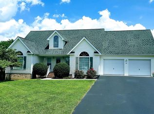 1087 Pheasant Ln, Pulaski, VA 24301