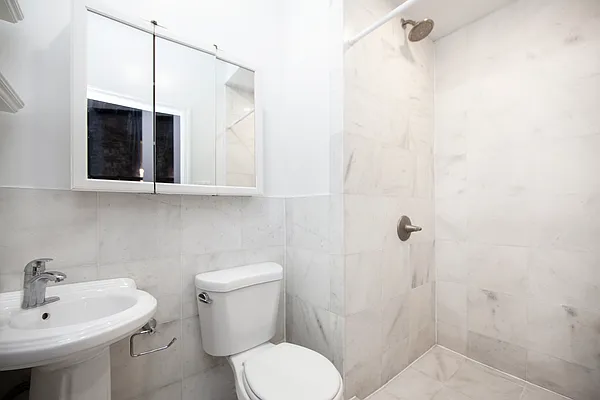 Rented by R New York | media 16