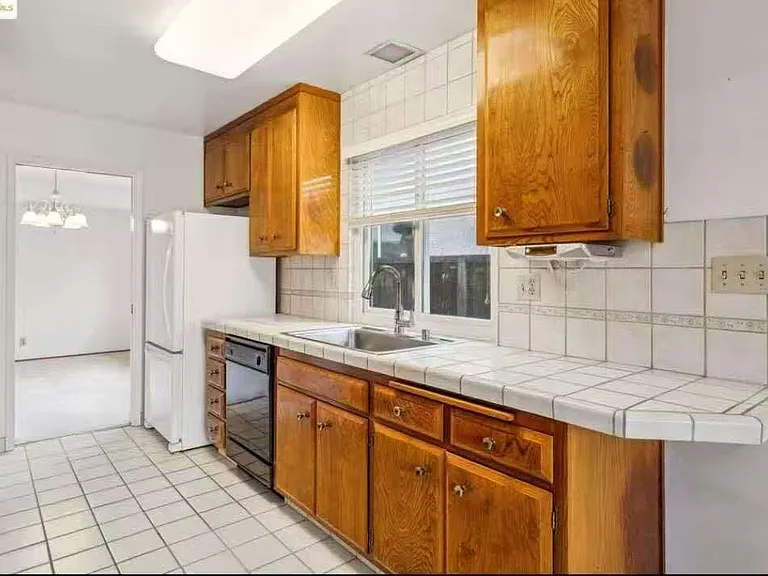 1073 Camellia Dr — Photo 18