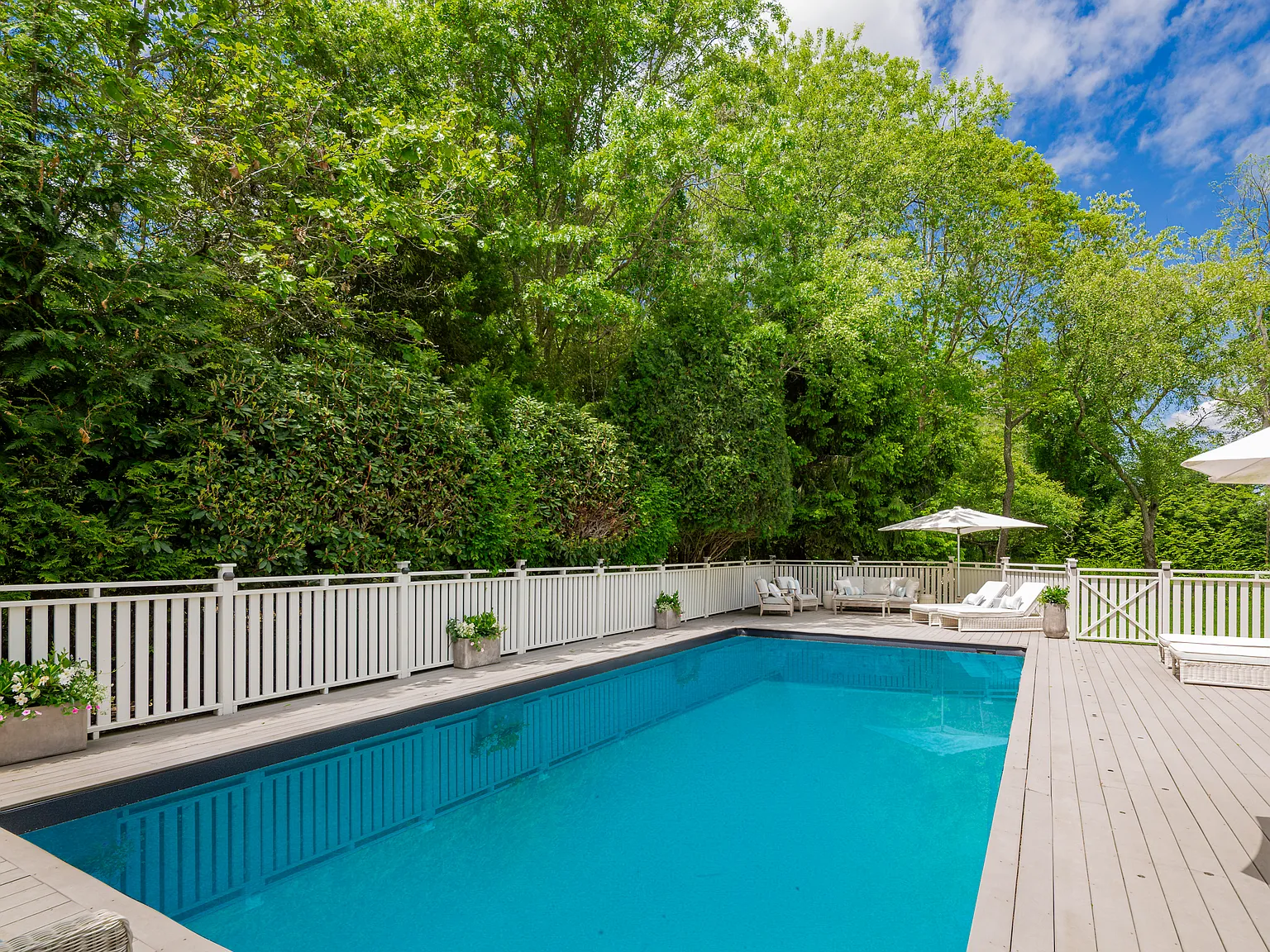 Bridgehampton Designer Decorated 5 Bedroom — Photo 2