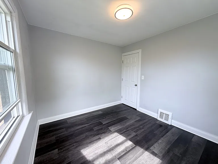 3 Bartlett St — Photo 9