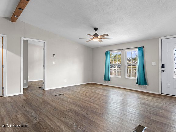 5th image of 19242 Hunters Bend Dr