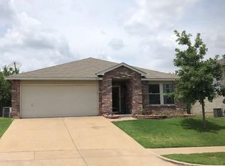 935 Medina Dr, Arlington, TX 76017