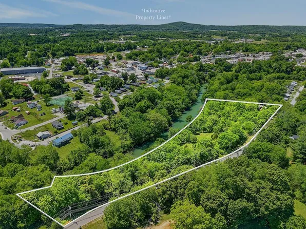 301 W Everett St, Sparta, TN 38583