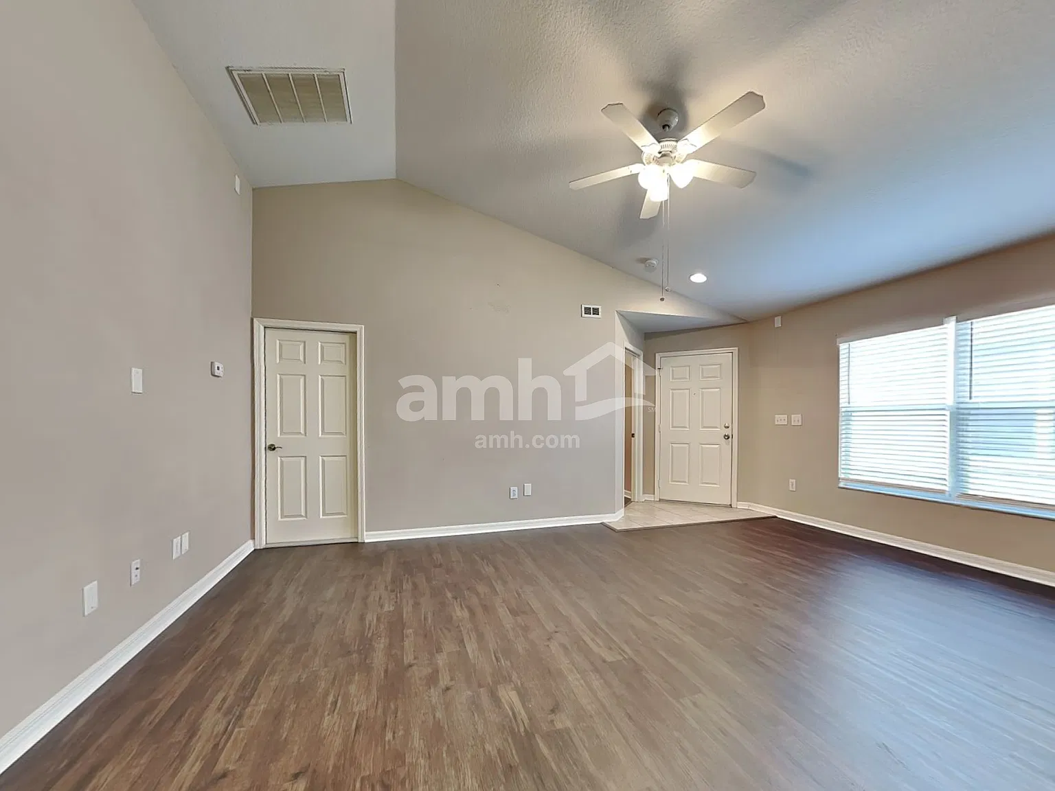 4 bed, 2.0 bath, 1342 sqft, $2,095 — Photo 3