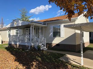 402 Leisure Ln, Belton, MO 64012
