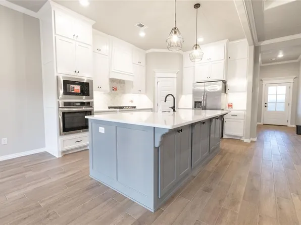 14033 Magnolia Ln, Edmond, OK 73049