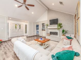 2704 Winding Oaks Dr, Arlington, TX 76016