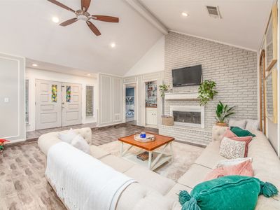 2704 Winding Oaks Dr, Arlington, TX, 76016