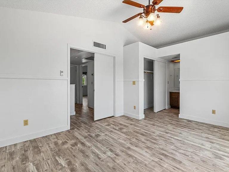 1041 E Kristal Way — Photo 24