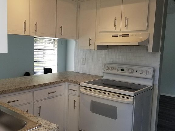 3rd image of 15629 Waverly St #B