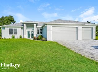 1334 SW Santa Barbara Pl, Cape Coral, FL 33991