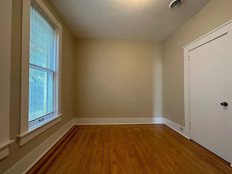 1 & 2 Bedrooms-Brady St - Heat & Electricity Included — Photo 34