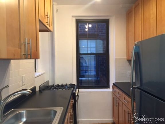 4th image of 212 W 22nd St APT 6G