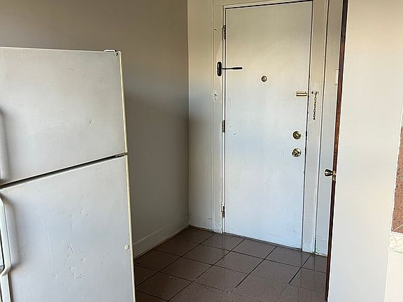 4th image of 179 Ferry St Floor 2