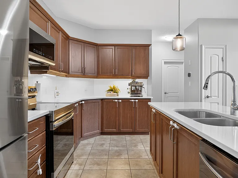 2200 Dogwood Cres — Photo 13