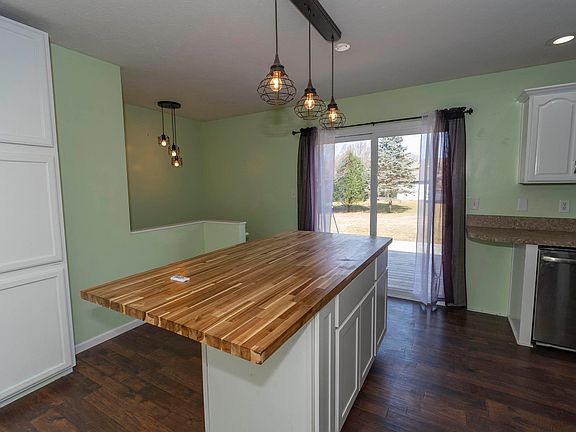 4th image of 25669 Cypress Ct