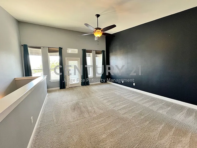 1813 S Ervay St — Photo 18