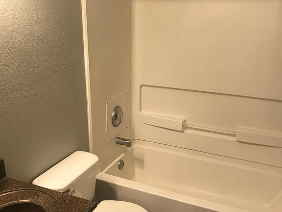 5th image of 413 Terrell Ave APT 8