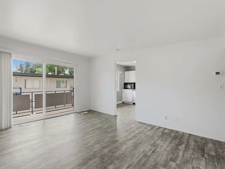 Towne Apartments — Photo 25