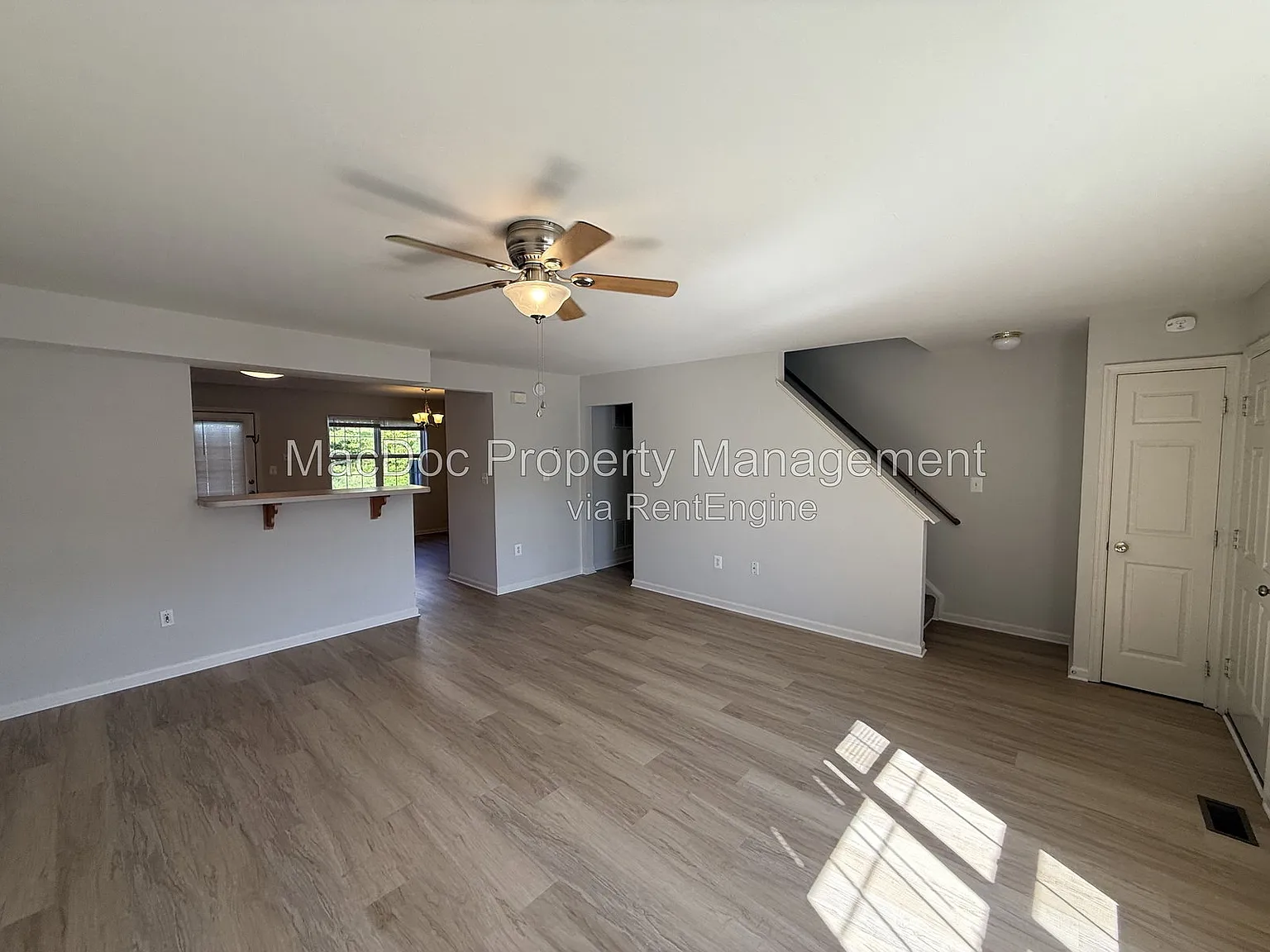 3 bed, 4.0 bath, 1942 sqft, $2,245 — Photo 3