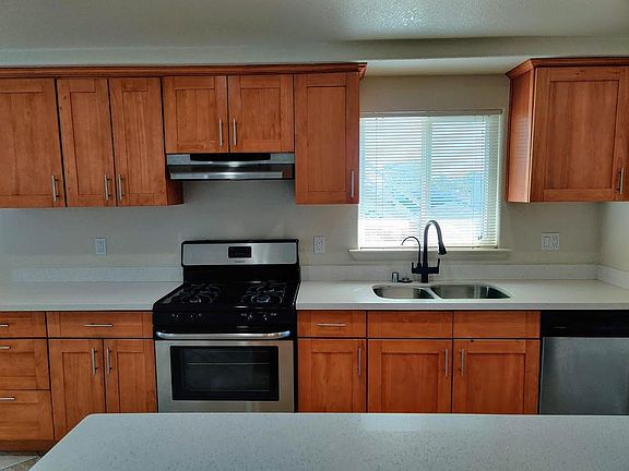 2nd image of 572 2nd Ave #2