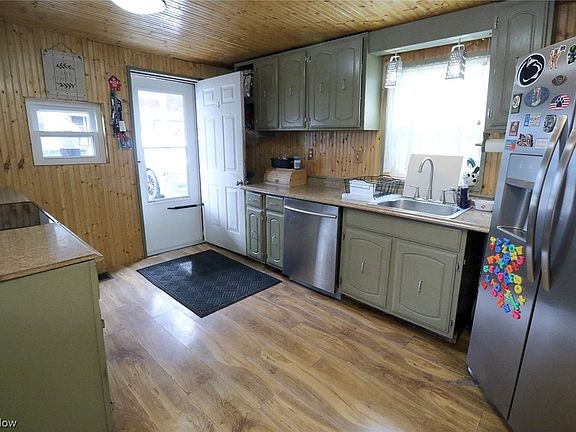 5th image of 126 Highland St