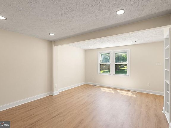 4th image of 8085 Steeple Chase Ct