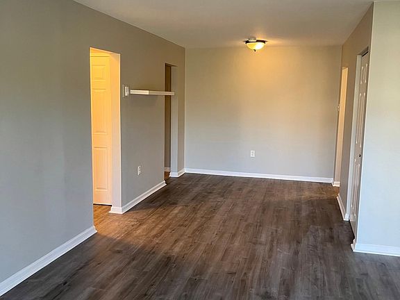 2nd image of 7420 Lakeview Dr APT 301W