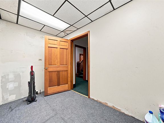 3rd image of 521 W Newton St
