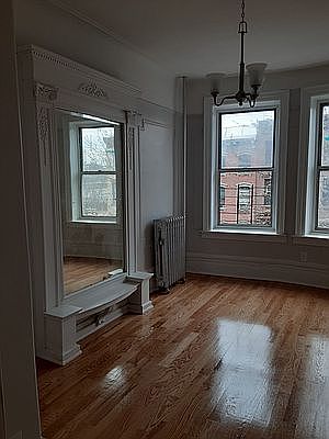 3rd image of 593 Franklin Ave APT 3R