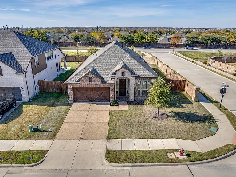 3411 Kodiak Dr — Photo 1