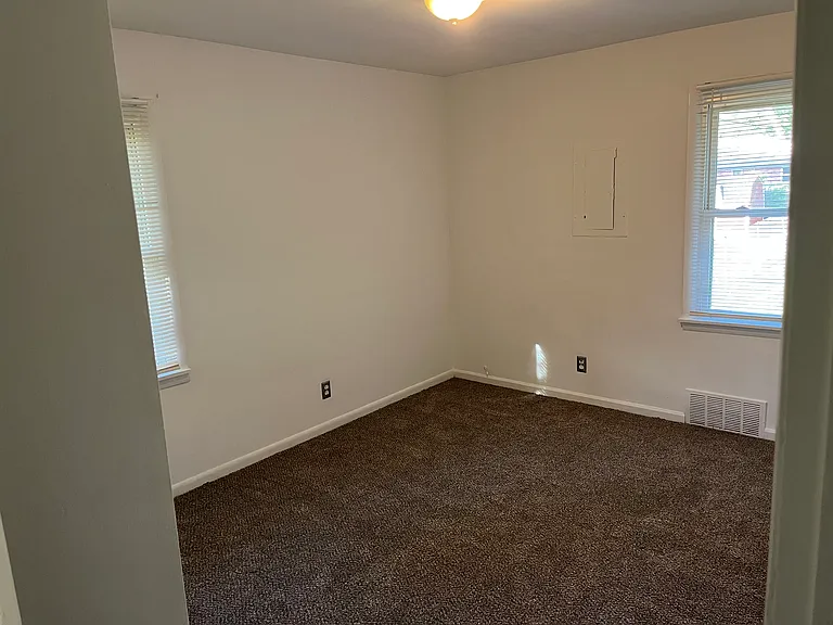 16333 Hollywood St — Photo 8