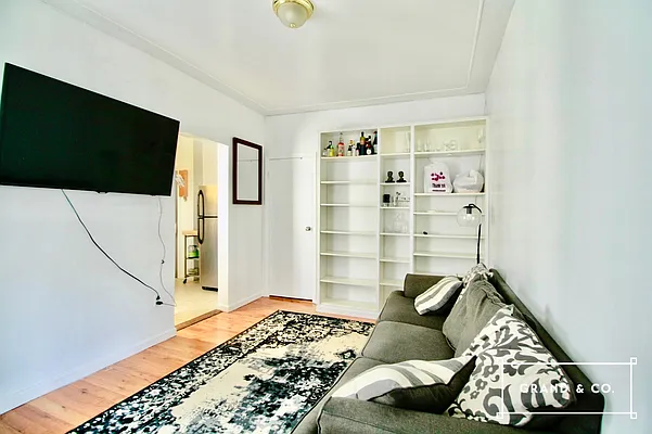 Rented by Grand & Co. | media 24