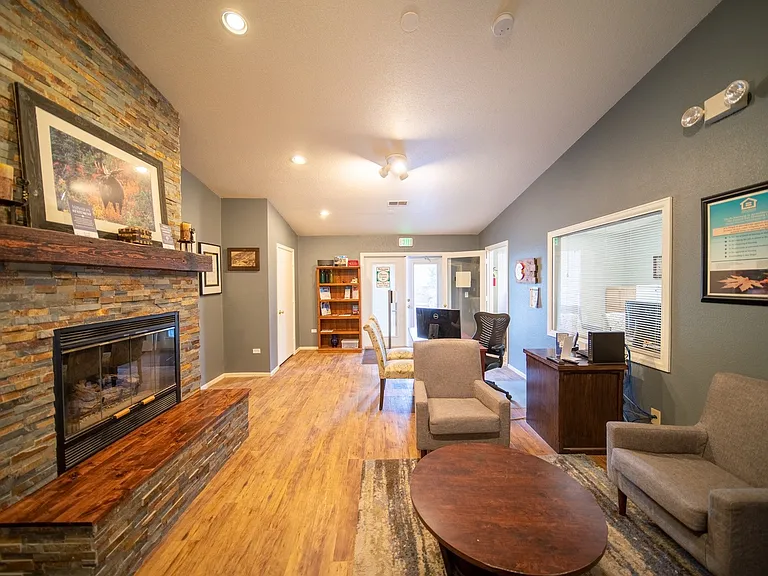 Blue River Apartments — Photo 8