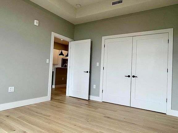 5th image of 60 Cross St #60