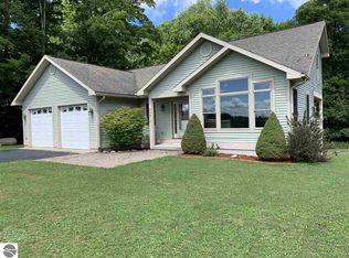 20610 Betsie Highland Dr, Interlochen, MI 49643