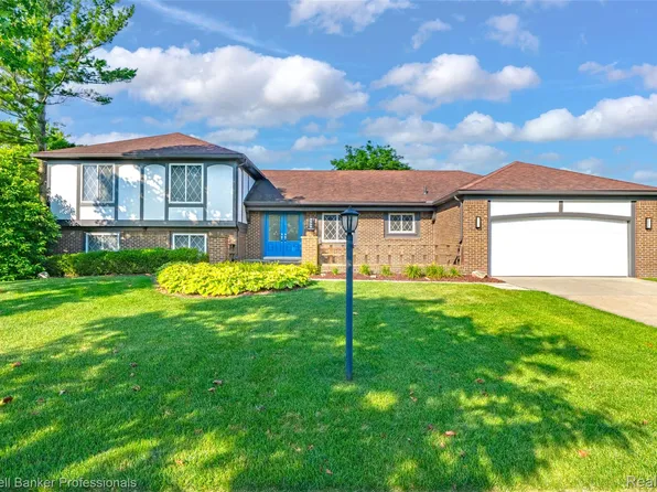 9539 Hillcrest Dr, Plymouth, MI 48170