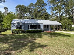 310 S Victory Dr, Lyons, GA 30436