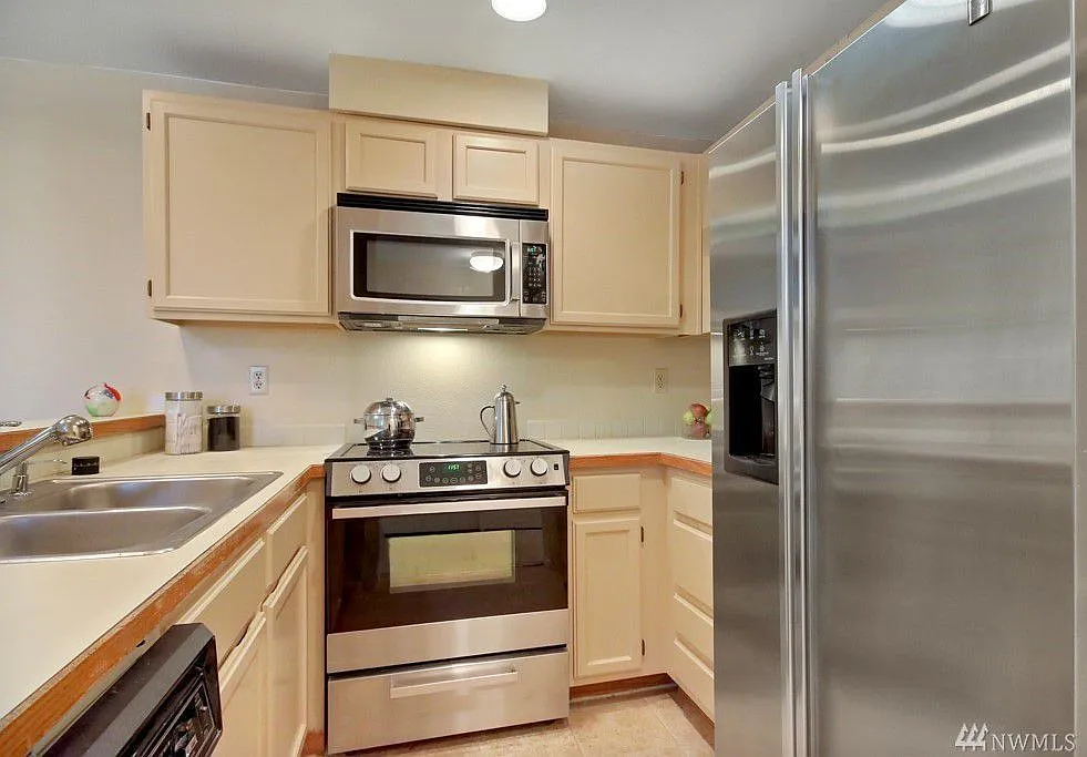 Top Level Condo in Des Moines — Photo 4