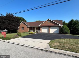 49 Hillside Rd, Hanover, PA 17331