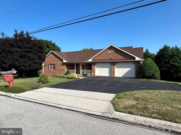 49 Hillside Rd, Hanover, PA 17331