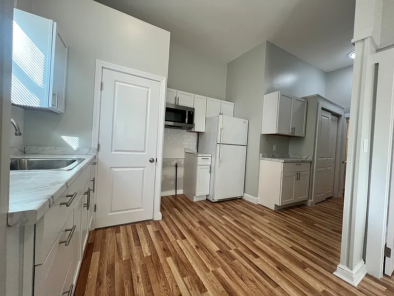 89 Newton St #1 — Photo 3
