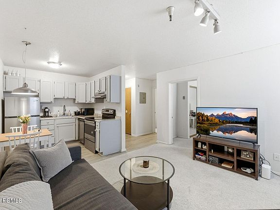 5th image of 1940 Prospector Ave #113