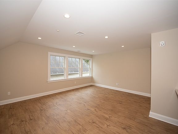 4th image of 444-5 New York Ave